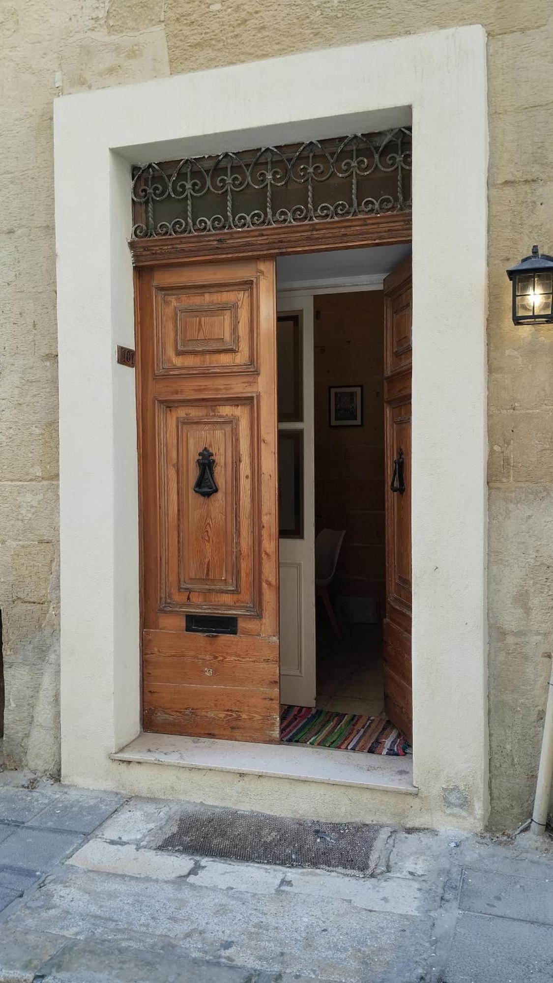 No. 101 In La Valletta Esterno foto